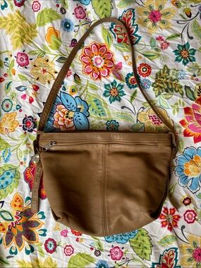 Huge Capacity Stone Mountain Accessories Tan Leather Shoulder Bag